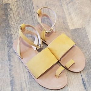 Universal thread size 7.5 sandals